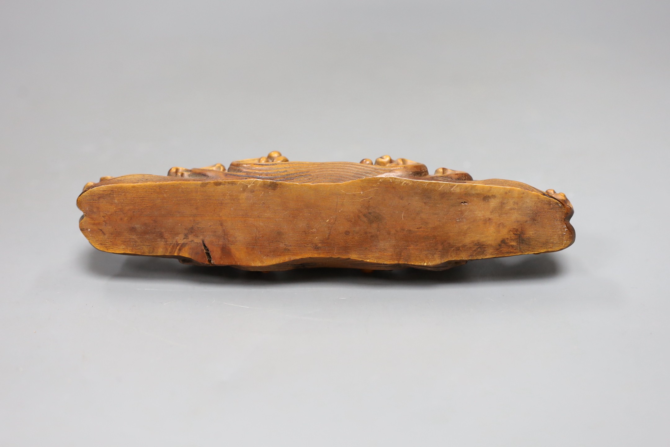 A Chinese carved wood brush rest, 18cms wide